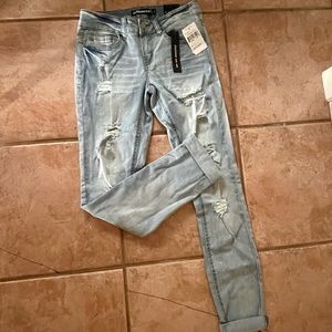 BRAND NEW Dollhouse jeans in a size (M) 3.. Never worn!! NEW W/ TAGS!!